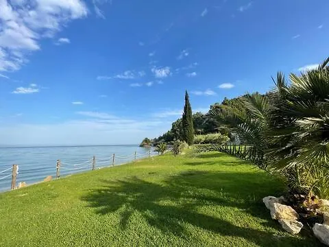 Seafront Family Apartment-Pontus Skala Fourkas