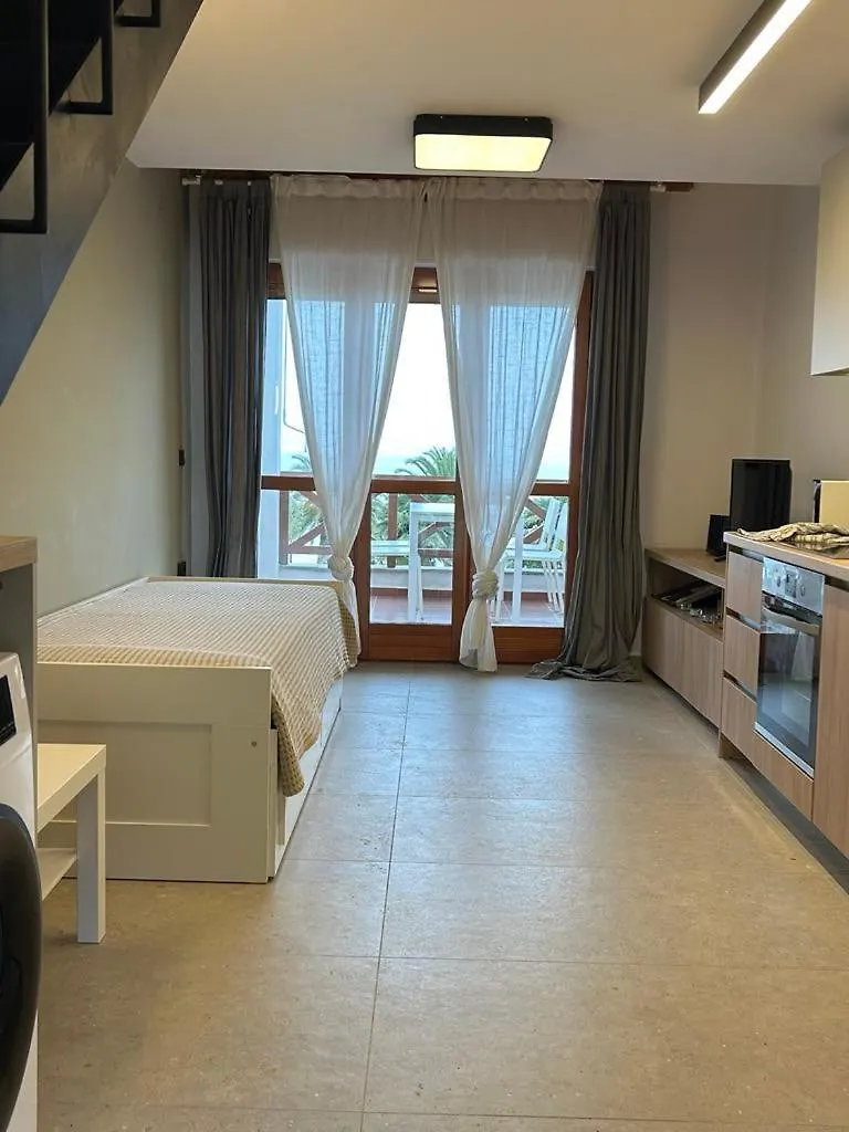 Seafront Family Apartment-Pontus Skala Fourkas Apartment